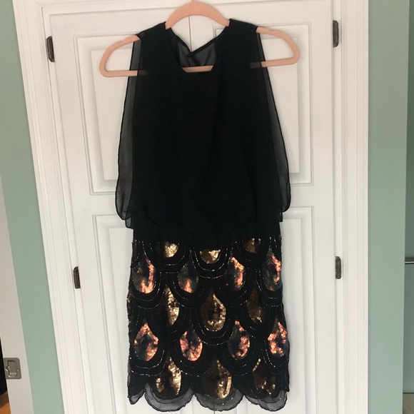 Iridescent sequin dress with open back detail - Picture 2 of 7